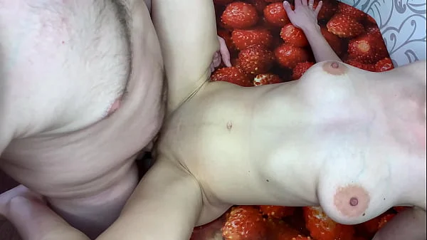 I took advantage of the wet pussy of my friend's mom on the kitchen table