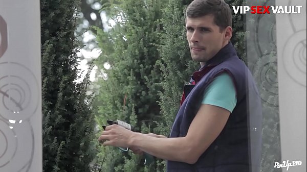 VIP SEX VAULT - #Isabella Chrystin - Czech Ebony Boss Lady Rough Sex With Her Big Cock Gardener